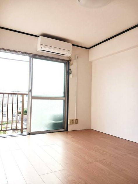 井口ビルの居間・リビング