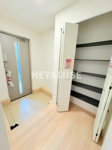 長崎市磯道町新築戸建の玄関