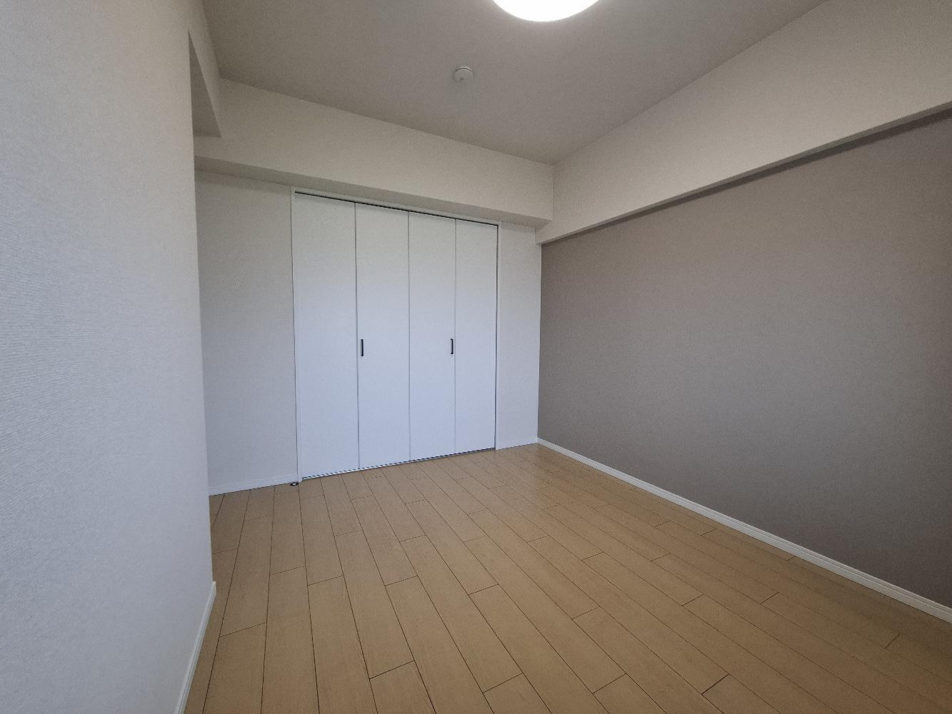 ローレルハイツ東天美の洋室