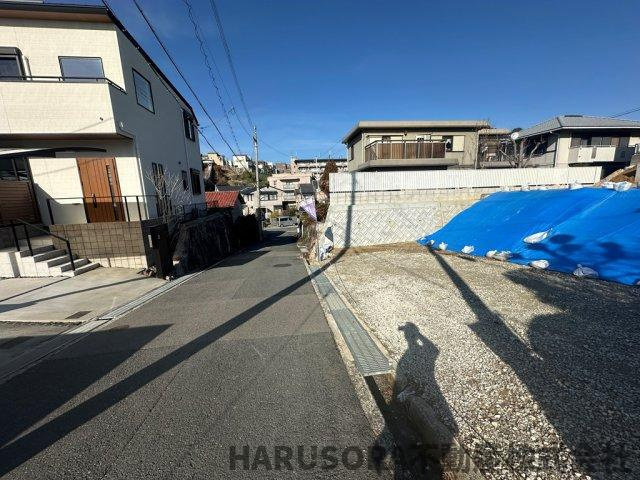 成田東町売土地の前面道路含む現地写真
