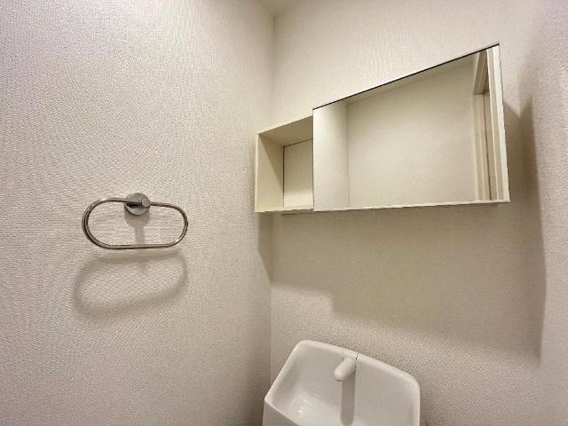 グランエッセのトイレ|ミラーキャビネット