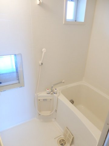 プロヴァンスＡの浴室|きれいなお風呂です