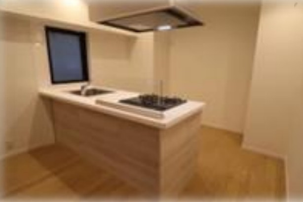 【キッチン】 | サニーヒルズ北大塚 | 家族の顔も見れて安心、対面式・浄水器付き３口コンロのシステムキッチンを採用！