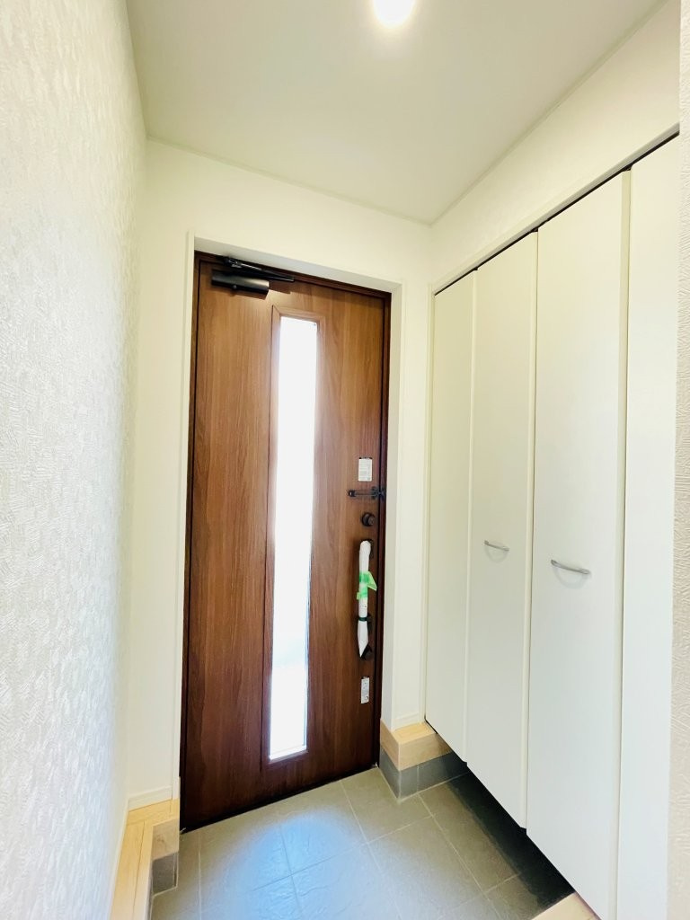 豊田市明和町第6　新築分譲住宅　全2棟　1号棟の玄関|大容量のシューズボックス付きで玄関が靴で散らかりません。
