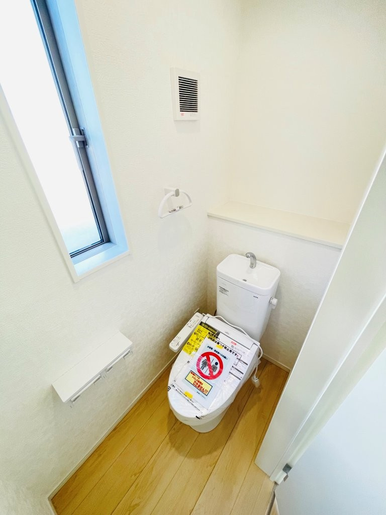 豊田市明和町第6　新築分譲住宅　全2棟　1号棟のトイレ|1階、2階とも温水洗浄機能付きトイレです。