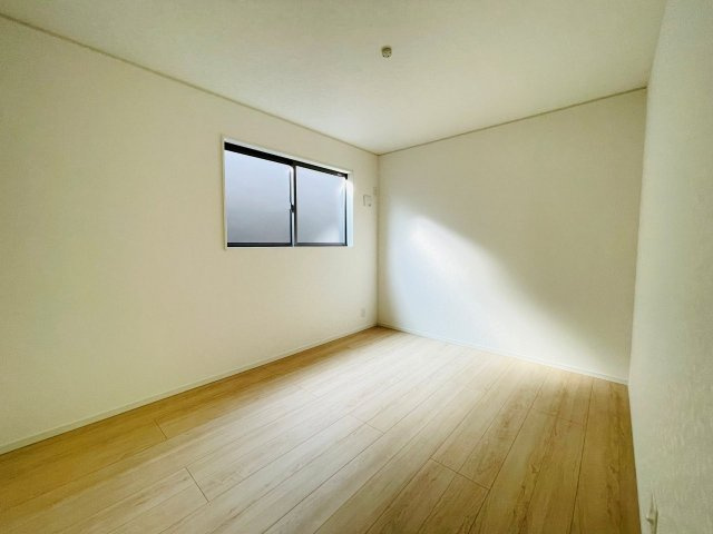 豊田市明和町第6　新築分譲住宅　全2棟　1号棟の洋室|お陽さまの光とさわやかな風をたっぷりとりこめます。室内はいつも明るい印象なので気持ちの良い朝を迎えられます