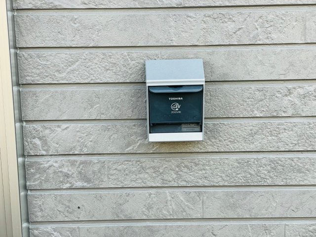 豊田市明和町第6　新築分譲住宅　全2棟　1号棟の発電・温水設備|洗車時や防犯カメラの設置、電気自動車の充電にも使える屋外電源付き。