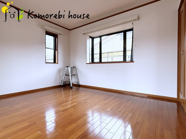 上尾市弁財　中古戸建の寝室|一日の疲れをゆっくり癒せる主寝室は、ベッドを置いてもゆとりある広さが魅力です。