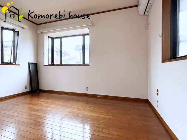 上尾市弁財　中古戸建の子供部屋|自然光が心地よく入る子ども部屋は、学習・遊び・睡眠をしっかり支える快適環境。シンプル設計でレイアウトも変えやすく、成長に合わせて長く使える利便性の高い一室です。