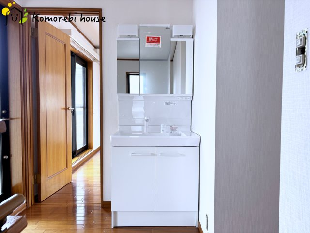 上尾市弁財　中古戸建の独立洗面台|2階にも独立洗面台があります。