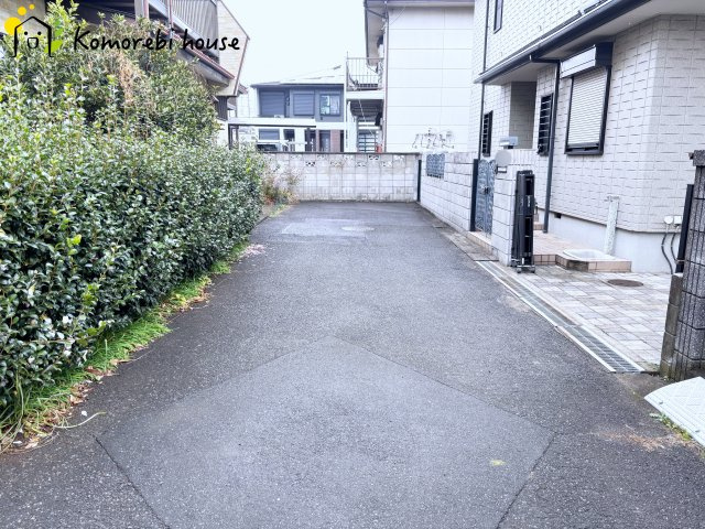 上尾市弁財　中古戸建の前面道路含む現地写真|前面道路含む現地写真です。
