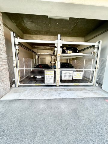 MCOURT江坂の駐車場