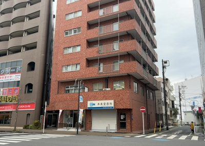 【外観】 | シャンボール本厚木 | 物件によっては、入居者が個人的に使用できる専用庭がついているものもあります。また、住宅の中にある土間の部分を庭と呼ぶこともあります。庭の用途は住む人によって変わり、それによってデザインもさまざまです。