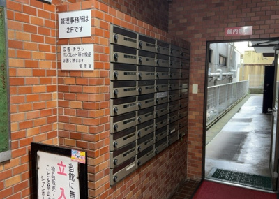 【設備】 | シャンボール本厚木 | エントランス付近に設置されている集合ポストは、住んでいる部屋と離れているため、ポストをあさるなど誰かに何かされていても被害に気づきにくいです。入居する時には他人に特定されにくい番号で鍵をかけましょう！