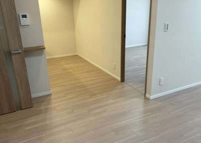 【キッチン】 | シャンボール本厚木 | L型アイランドタイプは、キッチンからダイニングにもリビングにも目が行き届くので、とても使いやすい配置です。L字型独立タイプは、キッチンを独立させてるためLDKというよりもLDといった様なイメージです。