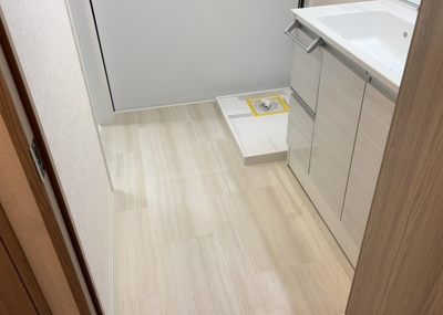 【脱衣所】 | シャンボール本厚木 | 洗面脱衣所は「体を綺麗に整える場所」という目的と役割を持っています。そして便利で使い勝手のいい「体を綺麗に整える場所」にするためには、配置や動線、照明や収納計画をしっかりと検討しておく必要があります。