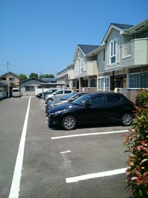 【駐車場】 | アグレブル北吉田 | 駐車場に車を止められます