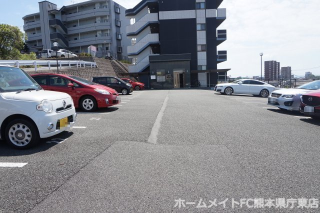 熊本市東区下南部３丁目の賃貸マンションの駐車場