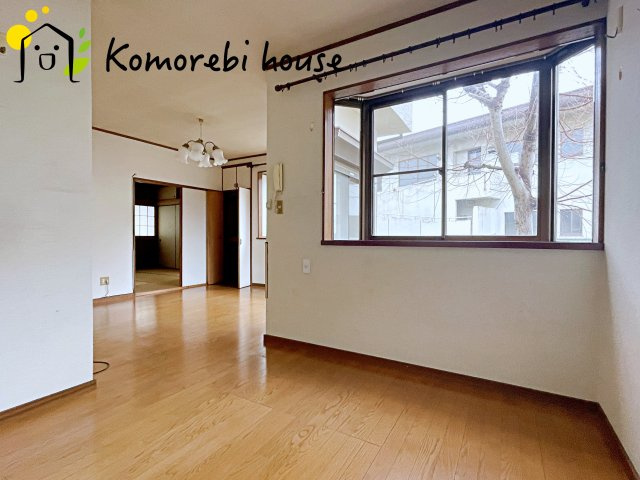 鴻巣市登戸　中古戸建の居間・リビング|ゆったり過ごせるリビングです