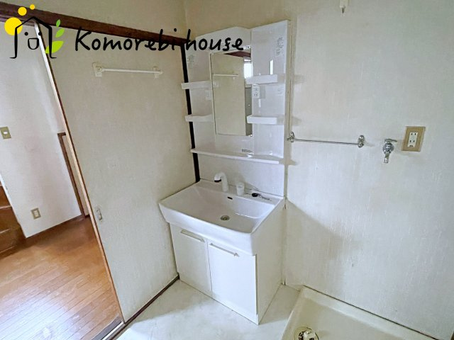 鴻巣市登戸　中古戸建の独立洗面台|独立洗面化粧台が付いています