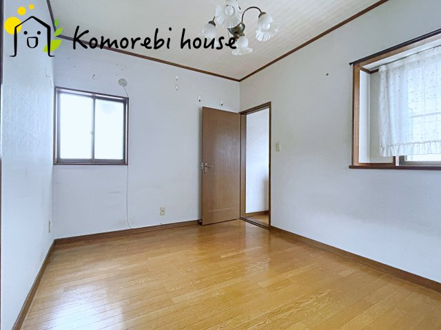 鴻巣市登戸　中古戸建の洋室|明るい洋室です
