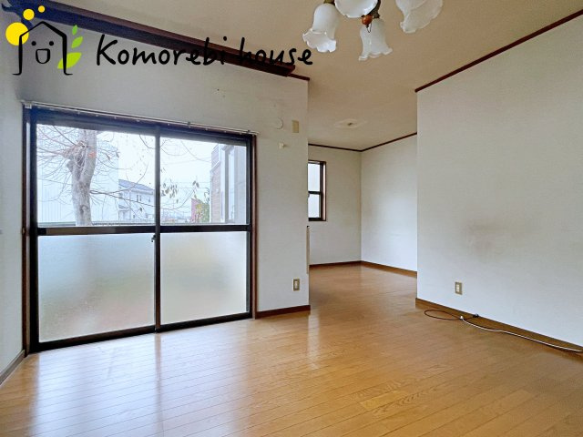 鴻巣市登戸　中古戸建の居間・リビング|ゆったりとした居間です