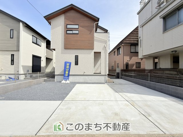 ブルーミングガーデン下野市駅東2丁目　4号棟の駐車場|車３台駐車できる広い駐車場用意しています。