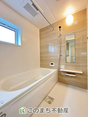 【浴室】 | ブルーミングガーデン下野市駅東2丁目　4号棟 | ゆったりと入れるフルオートバスはお子様との団らんバスタイムが楽しめます♪
足を伸ばしてゆったりくつろげる１坪バスルームです☆