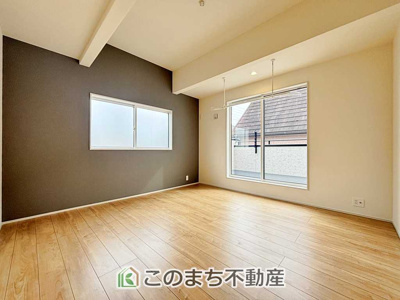 【洋室】 | ブルーミングガーデン下野市駅東2丁目　4号棟 | 南向きで陽当たりの良い洋室♪風通しもよく快適です☆