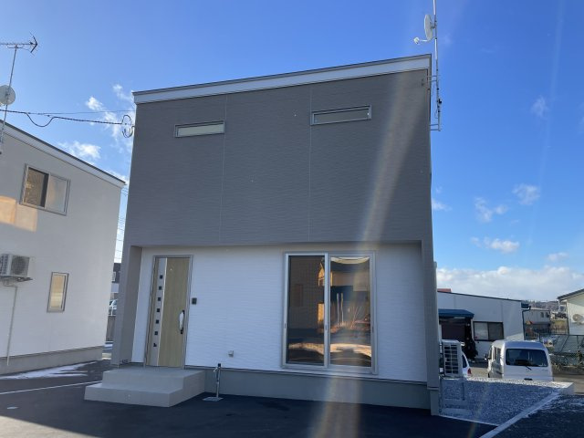 八戸市長根4丁目A棟の外観