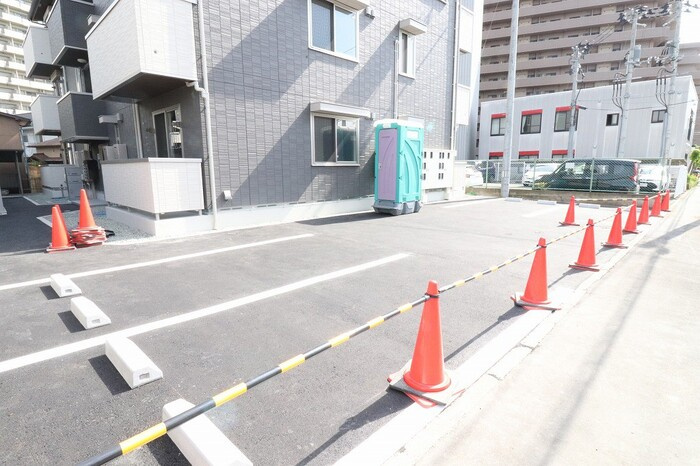 イリーニの駐車場