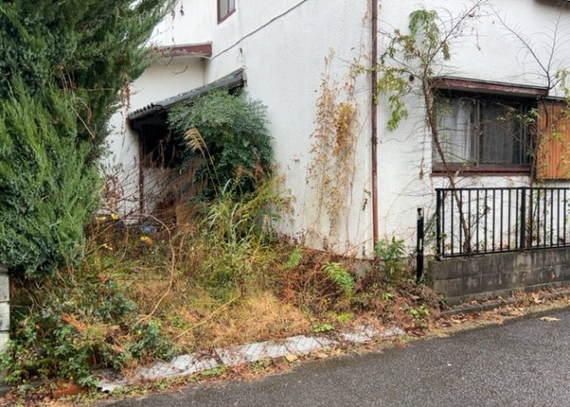 【外観】 | 物件の詳細については、現地を見てわかること以外に、役所や法務局などで調べないとわからないことがあります。そのため、現地に行く場合は、もしこの物件を買ったらどのような生活ができるかをイメージしましょう。