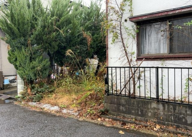 【外観】 | 人が暮らすうえで日光は大切な要素となります。日当たりの良さは譲れないポイントですね。併せて近くに大きな建築物の建築予定がないか、あるいはそれが可能な土地が近くにないか事前に確認することもお勧めします。