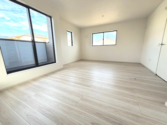 【洋室】 | 廿日市市物見西1（前空駅）全2区画　NO1 | 2階　洋室　収納付きでお部屋がスッキリ広く使えます。　
バルコニー×2　

