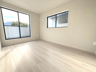 【洋室】 | 廿日市市物見西1（前空駅）全2区画　NO1 | 2階　洋室　収納付きでお部屋がスッキリ広く使えます。　
バルコニー×2　

