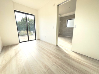 【居間・リビング】 | 廿日市市物見西1（前空駅）全2区画　NO1 | 17帖リビング☆対面式のキッチンでリビングが見渡せるので、お子様やご家族の様子が見えて安心です♪