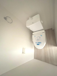 【トイレ】 | 廿日市市物見西1（前空駅）全2区画　NO1 | シンプルなデザインはお掃除やしやすく衛生的。温水洗浄便座付き　トイレ×２
