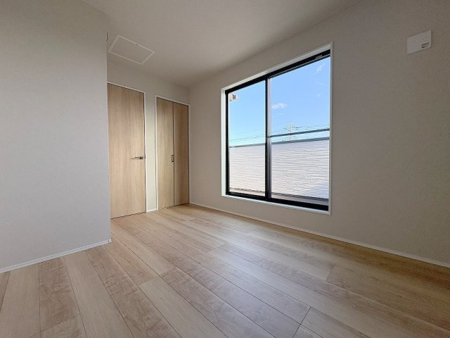 三郷市鷹野1丁目　新築戸建　全1棟の洋室|WICが付いた洋室5.5帖・主寝室としていかがでしょう