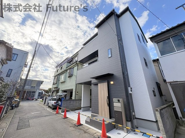 三郷市鷹野1丁目　新築戸建　全1棟の前面道路含む現地写真|前面道路含む現地写真です。