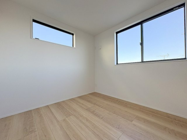 三郷市鷹野1丁目　新築戸建　全1棟の洋室|2面採光の明るい洋室です