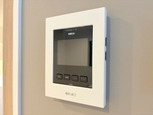 三郷市鷹野1丁目　新築戸建　全1棟の防犯設備|来客時に便利なTVモニターホン