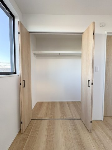 三郷市鷹野1丁目　新築戸建　全1棟の収納|大切な衣類を収納できるクローゼット完備