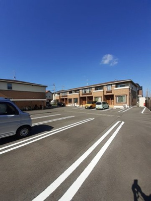 【駐車場】 | ベル　オーヴⅡ　Ｂ | 駐車場があるので、車を買う予定の方も安心です