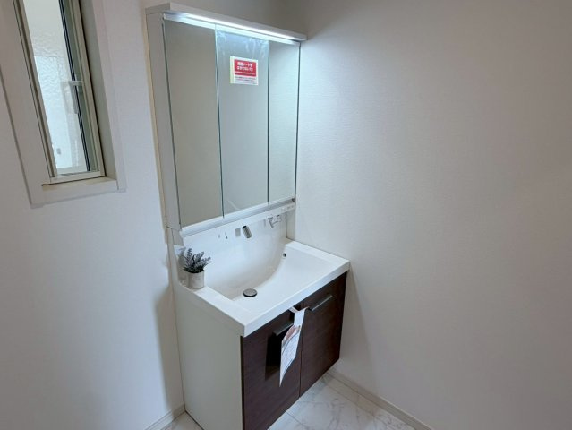 川口市本前川１丁目Ⅰ期　新築一戸建て　1号棟の独立洗面台|朝の身支度には欠かせない独立洗面化粧台