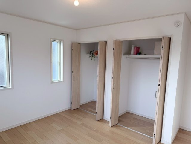 川口市本前川１丁目Ⅰ期　新築一戸建て　1号棟の寝室|落ち着いた色調の寝室です