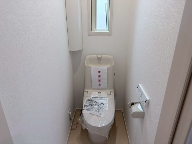 川口市本前川１丁目Ⅰ期　新築一戸建て　1号棟のトイレ|落ち着いたトイレです