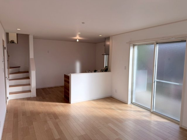 川口市本前川１丁目Ⅰ期　新築一戸建て　1号棟の居間・リビング|ゆったりとしたリビングです