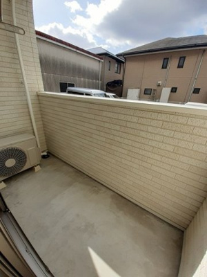 【バルコニー】 | ミルネハイツ５ | 外からの目が気にならないバルコニーで洗濯物が干せます