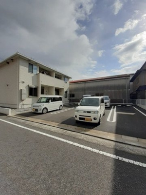 【駐車場】 | ミルネハイツ５ | 駐車場に車を止められます