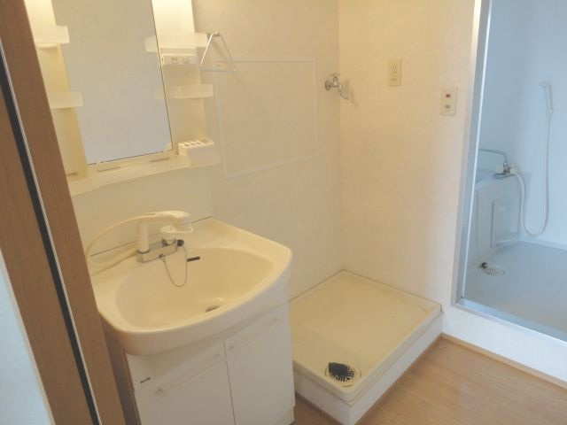 サンフラワーの洗面所|脱衣スペースもあります